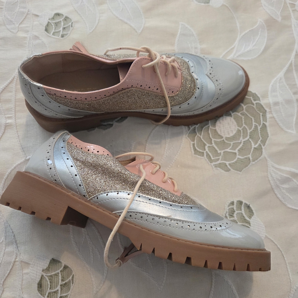 Elegant Women's Loafers in Pink and Silver - Picture 8 of 10
